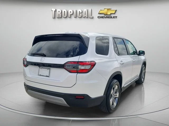 Used 2023 White Honda EX-L 8 Passenger image 3