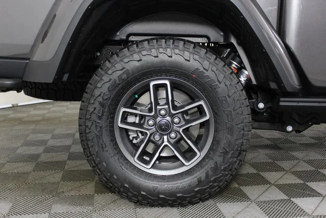 New 2026 Granite Crystal Metallic Clear-Coat Exterior Paint Jeep Mojave X image 32