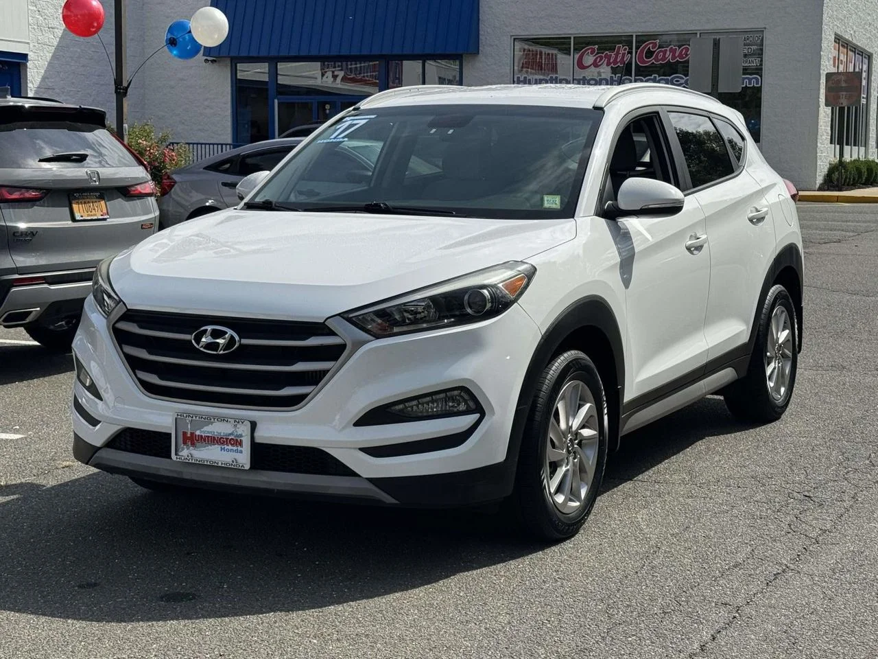 Used 2017 Winter White Hyundai Eco image 3