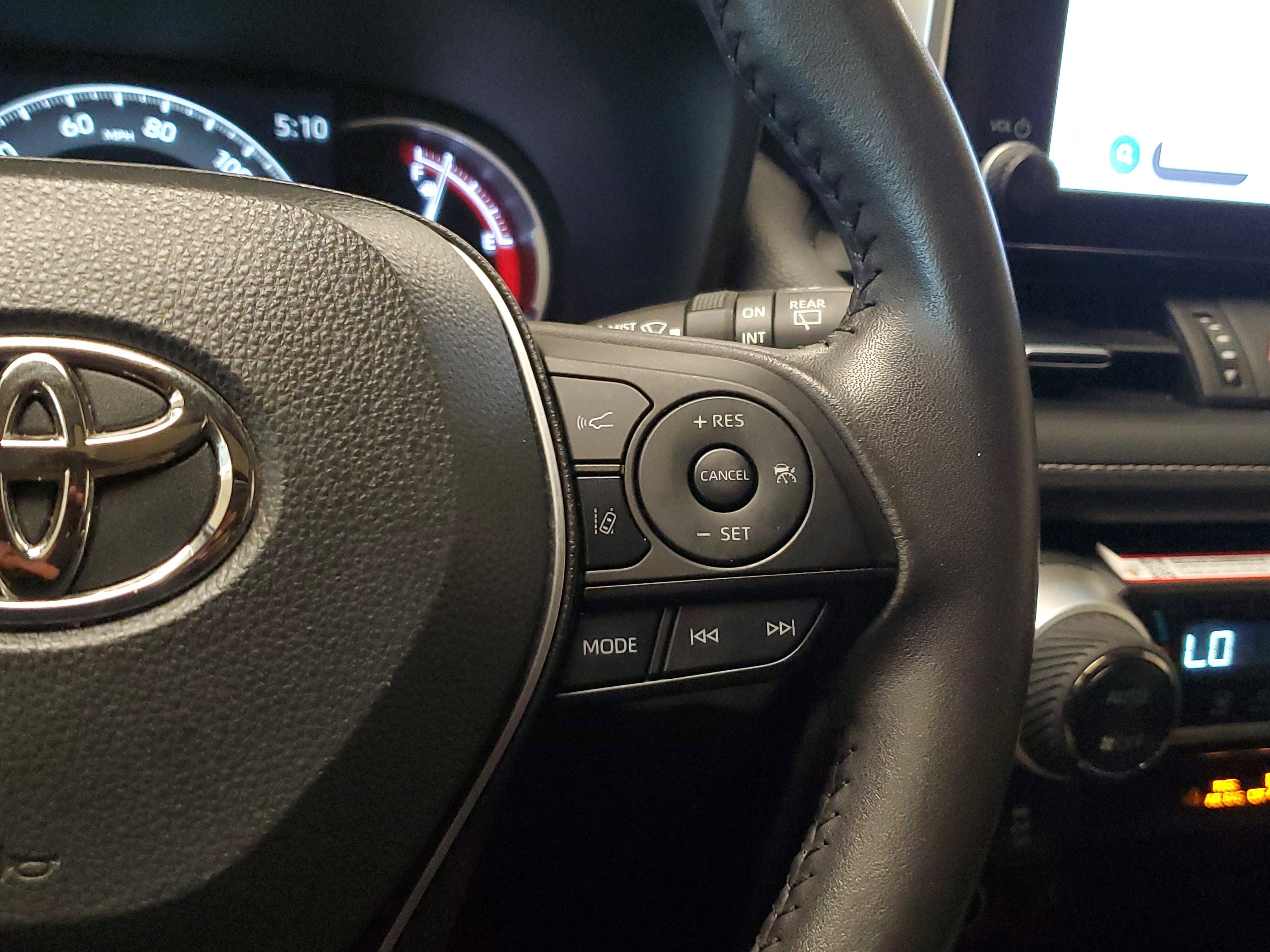 Used 2025 Pearl Toyota XLE Premium image 26