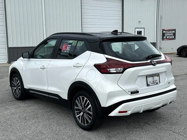 Used 2023 White Nissan SR image 5