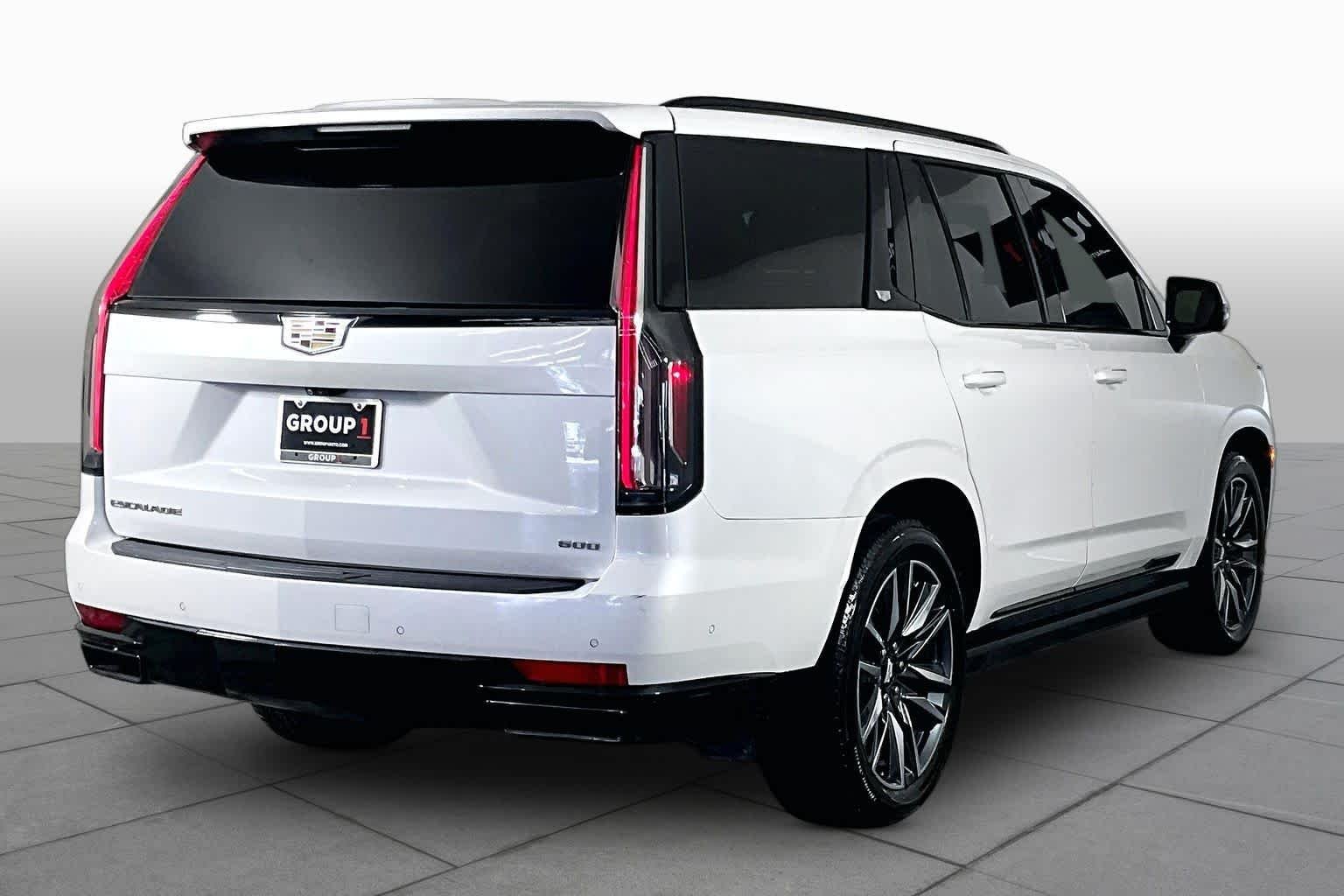 Used 2021 CRYSTAL WHITE TRICOAT Cadillac Sport image 13