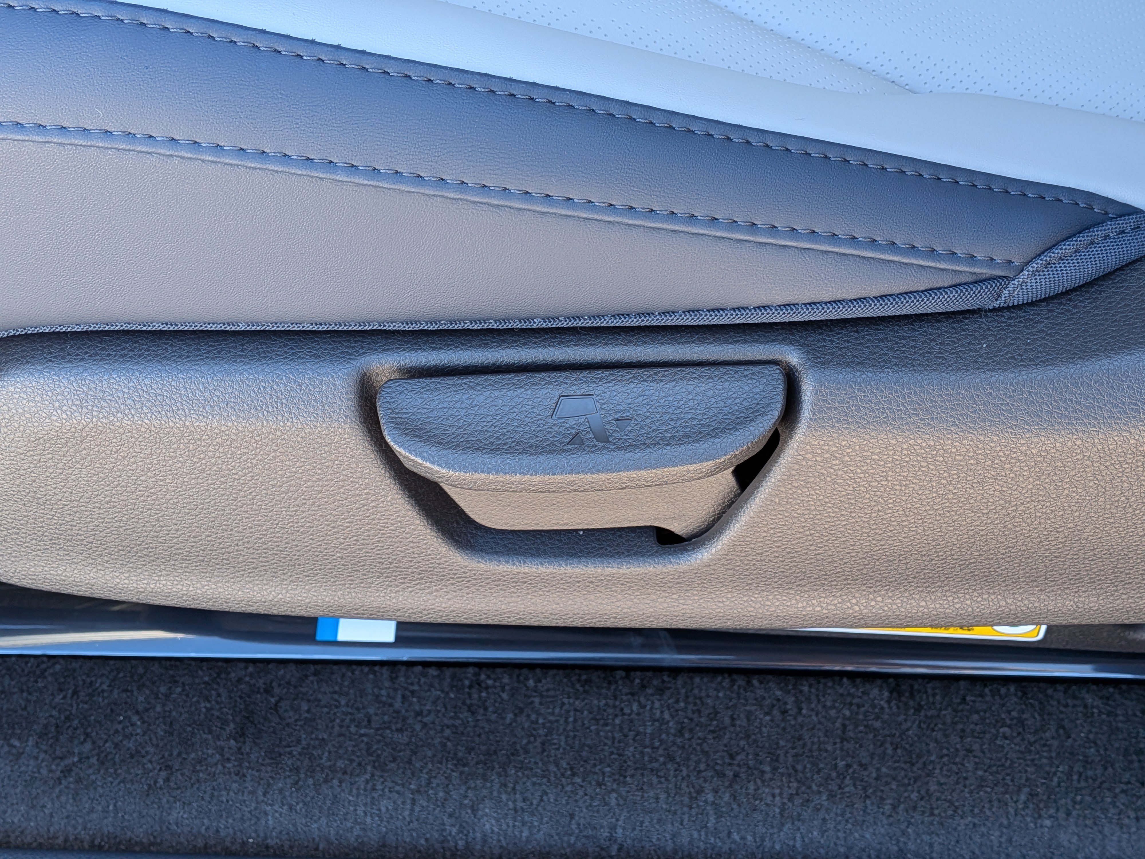 New 2026 Ceramic Silver Kia SX image 17