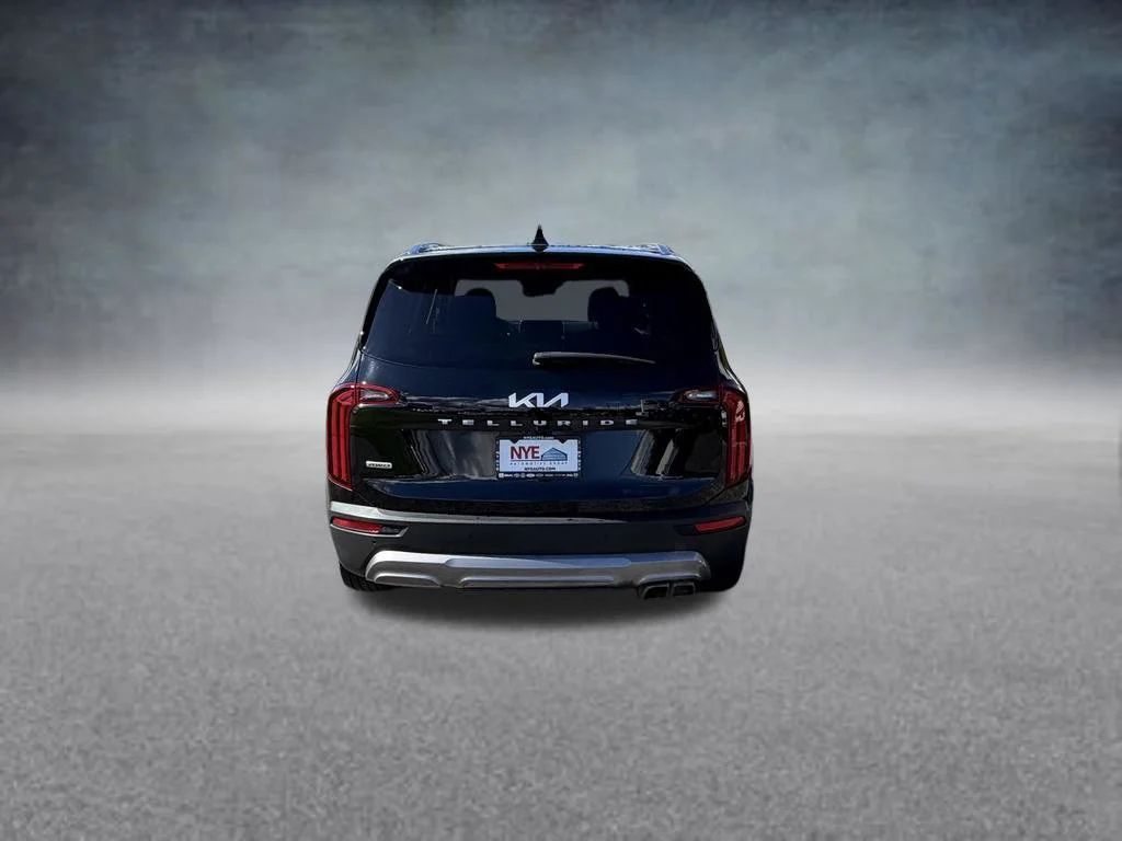 Used 2022 Black Kia EX image 4