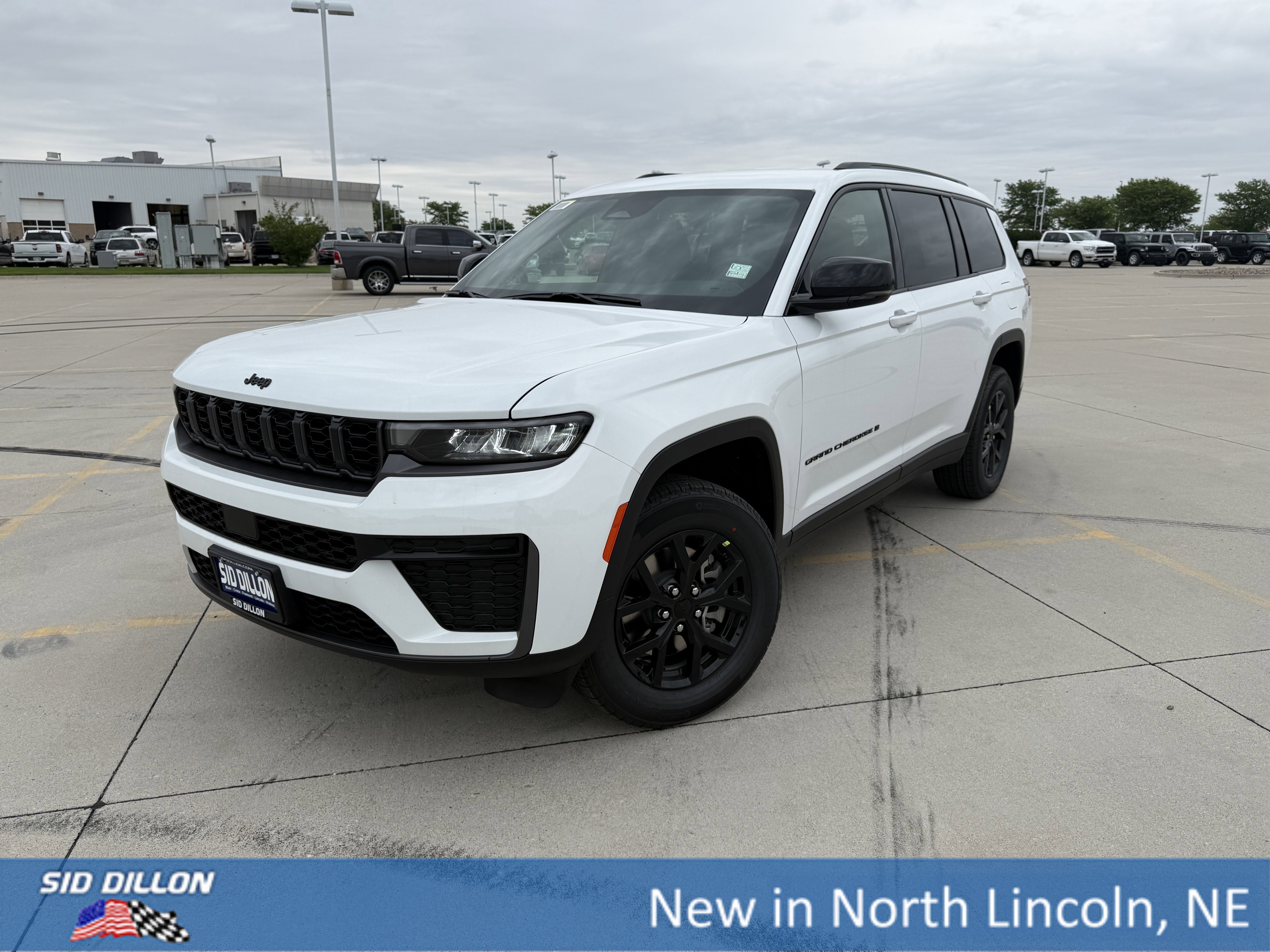 2026 Jeep Grand Cherokee L Laredo Altitude 4x4's photo