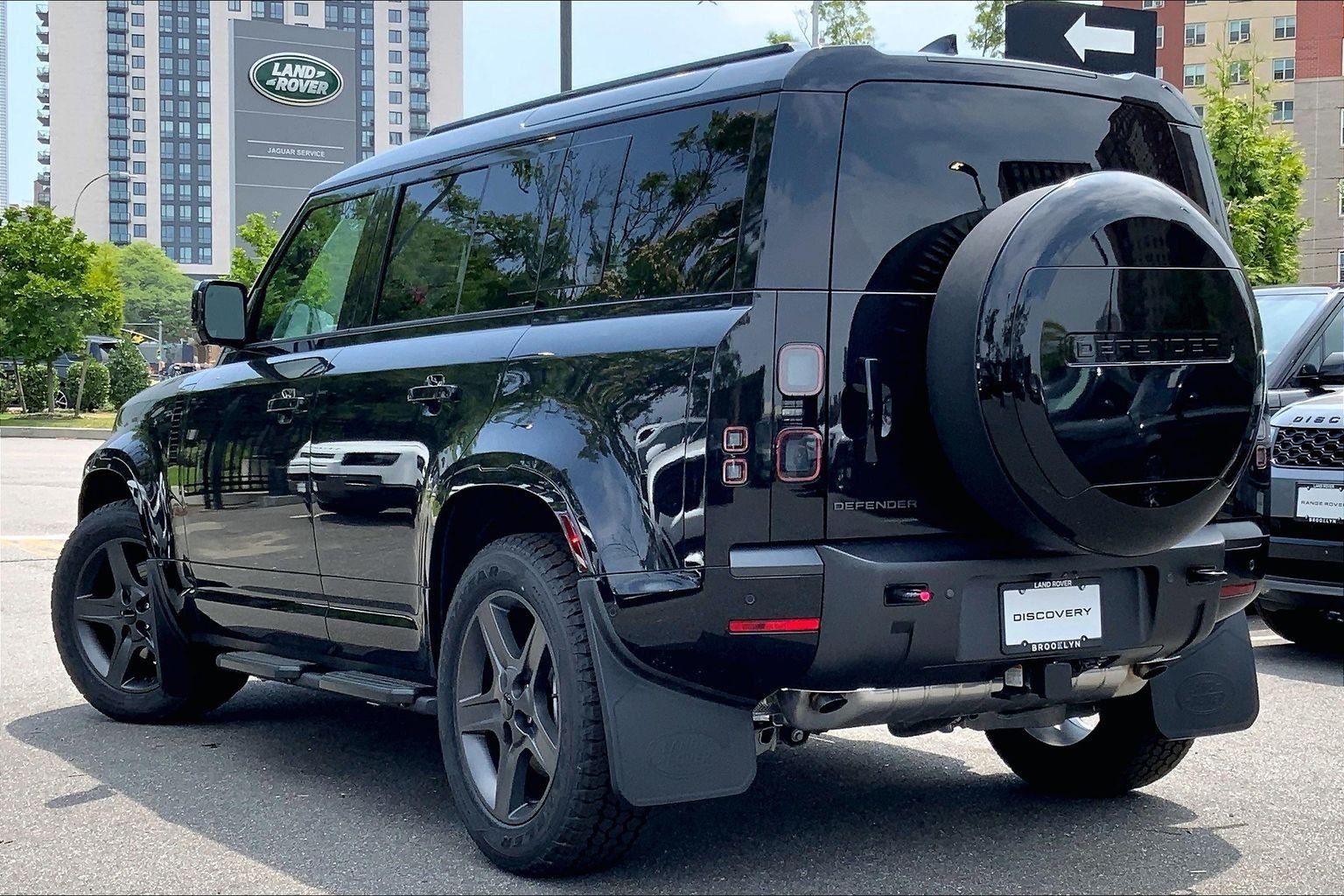 New 2026 Santorini Black Land Rover X-Dynamic SE image 12