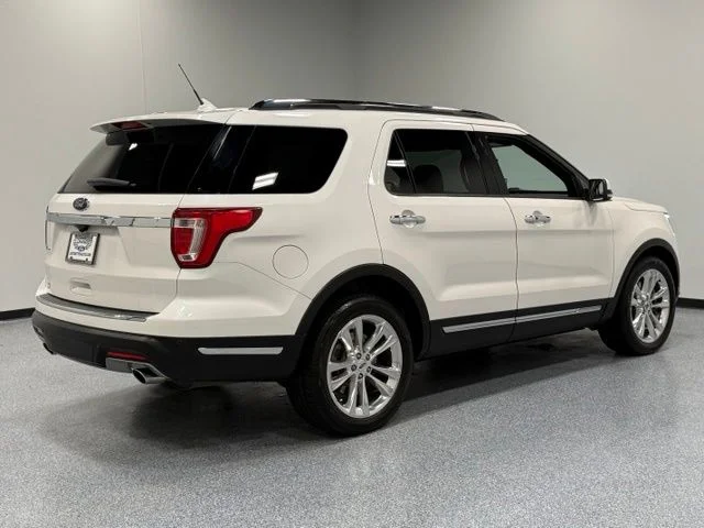 Used 2018 White Ford Limited image 10