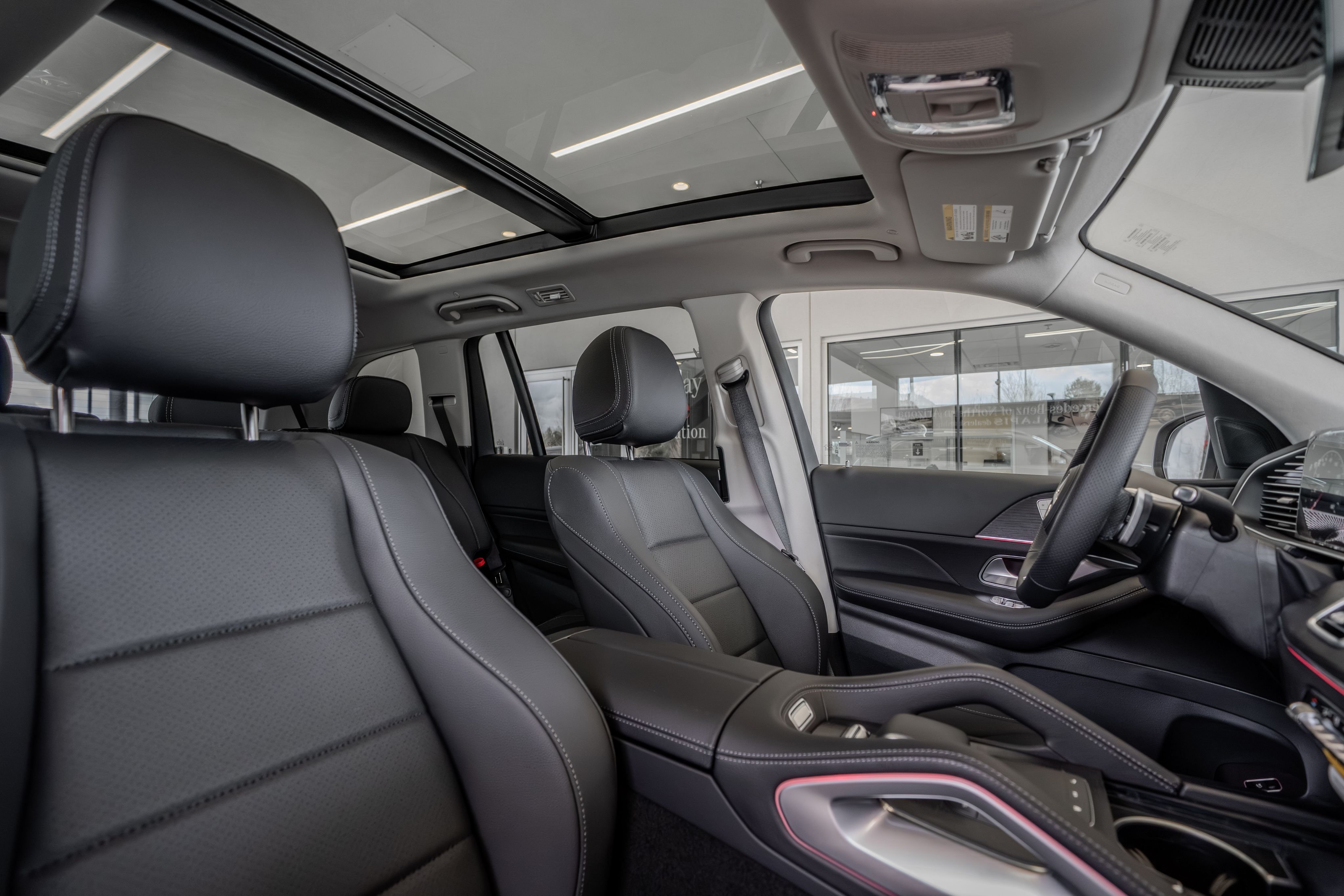 New 2026 MANUFAKTUR Moonlight White Metallic Mercedes-Benz GLS 450 image 29
