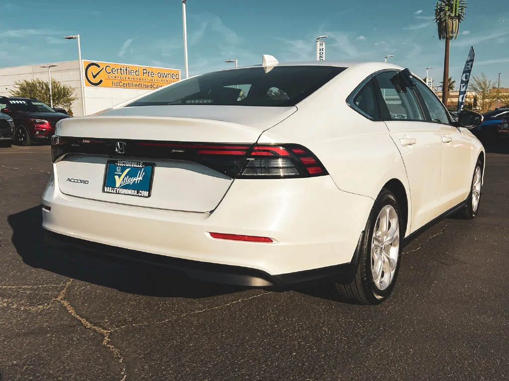 New 2026 Platinum White Pearl Honda LX image 8