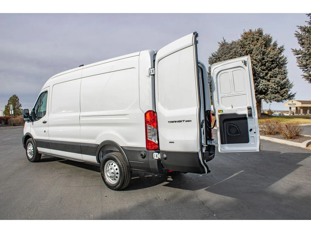 New 2026 OXFORD WHITE Ford Base image 9