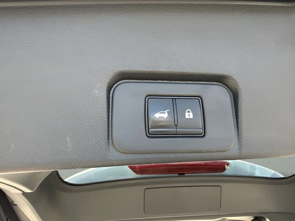 Used 2023 White Nissan Platinum image 25