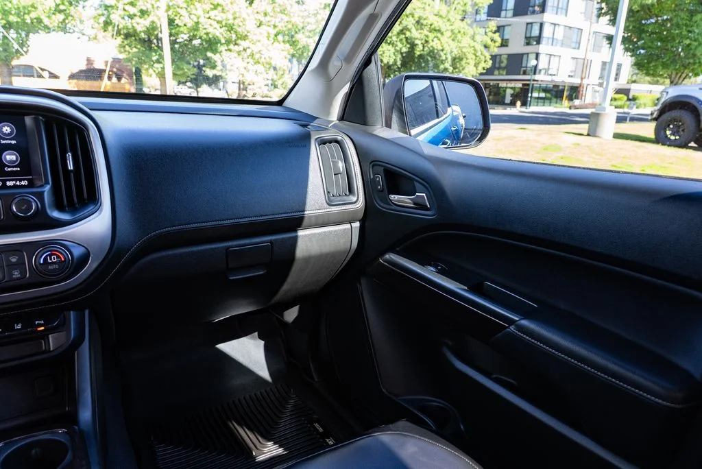 Used 2021 Blue GMC Elevation image 11