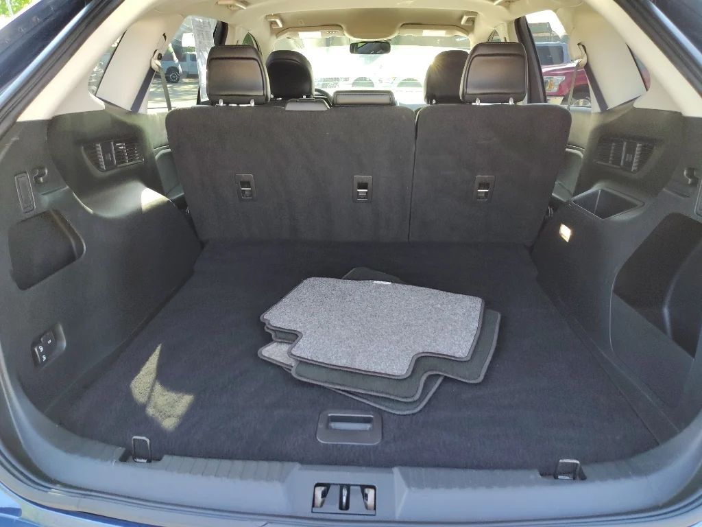 Used 2019 Blue Metallic Ford SEL image 13