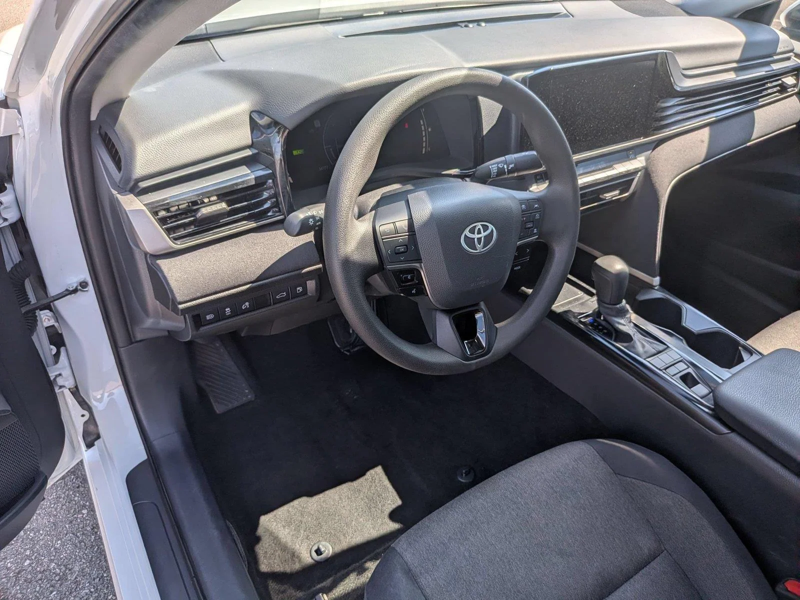 Used 2025  TOYOTA  image 19