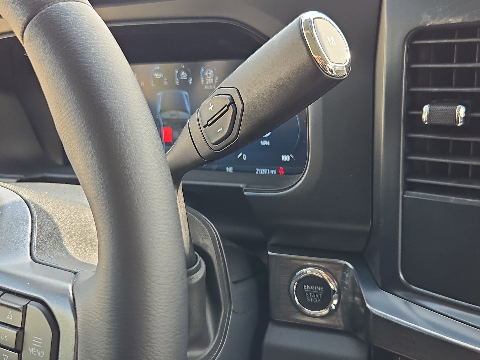 Used 2025 Oxford White Ford LARIAT image 26