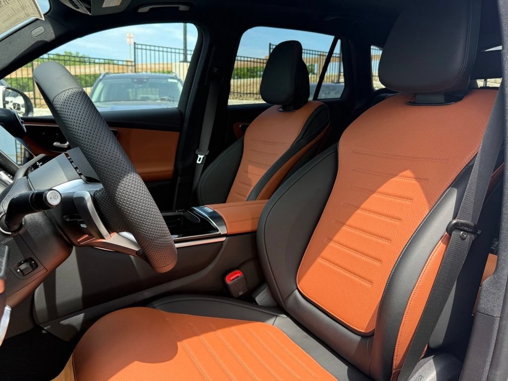 New 2026 Polar White Mercedes-Benz GLC 300 image 16