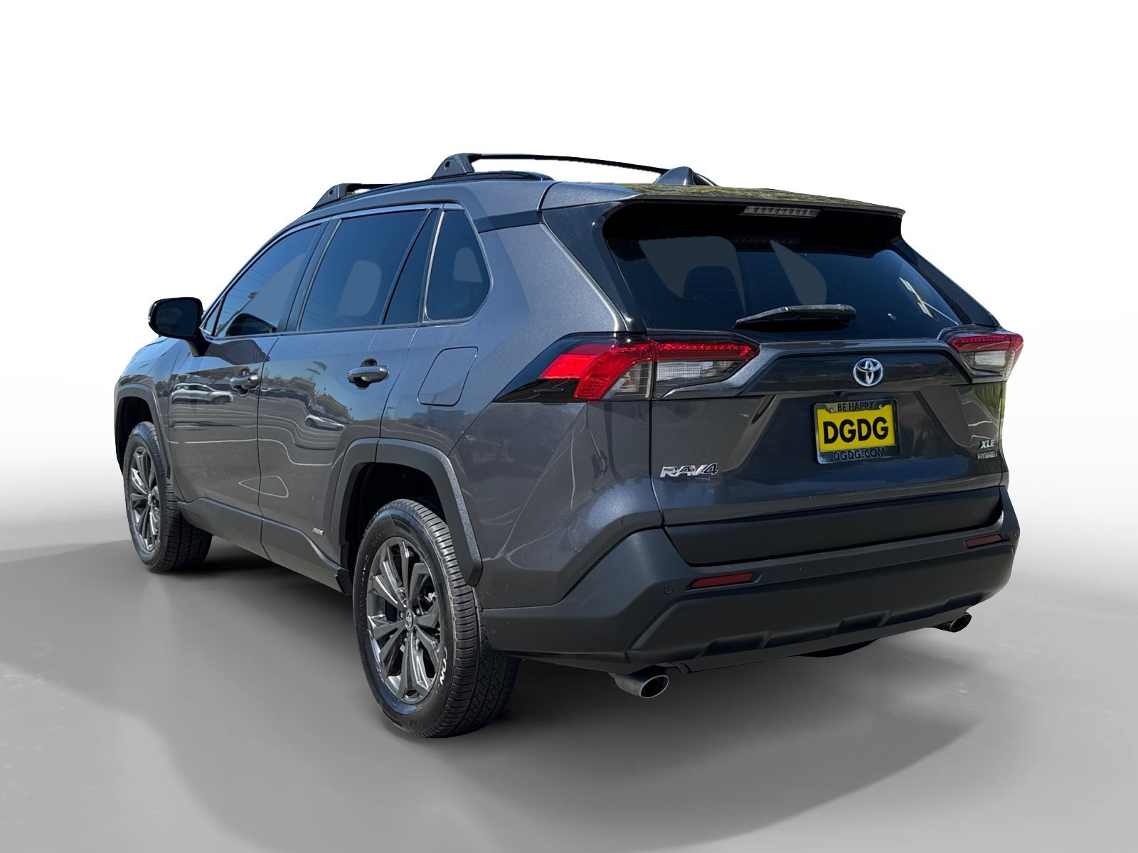 Used 2024 Magnetic Gray Metallic Toyota XLE Premium image 3