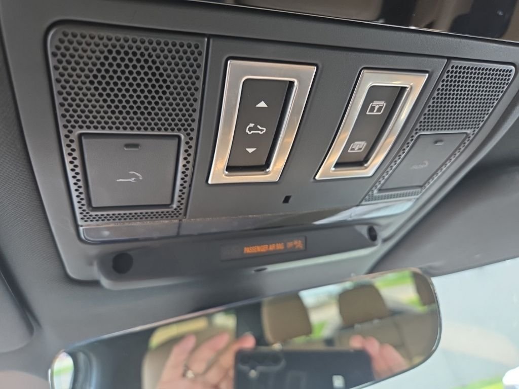 Used 2025 Santorini Black Metallic Land Rover S image 18