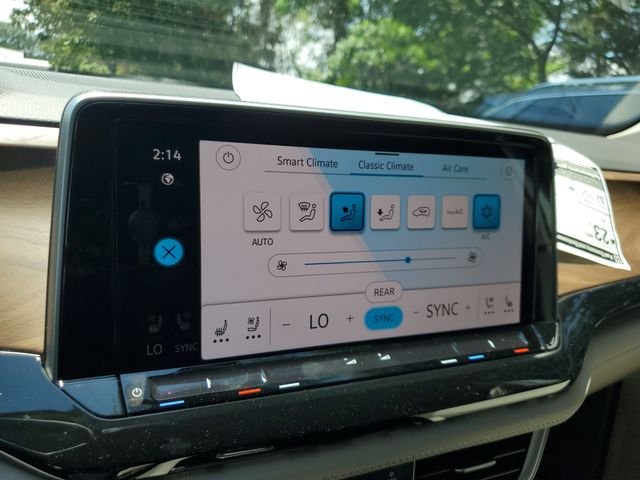 New 2026 White Volkswagen 2.0T SE w/Technology image 20