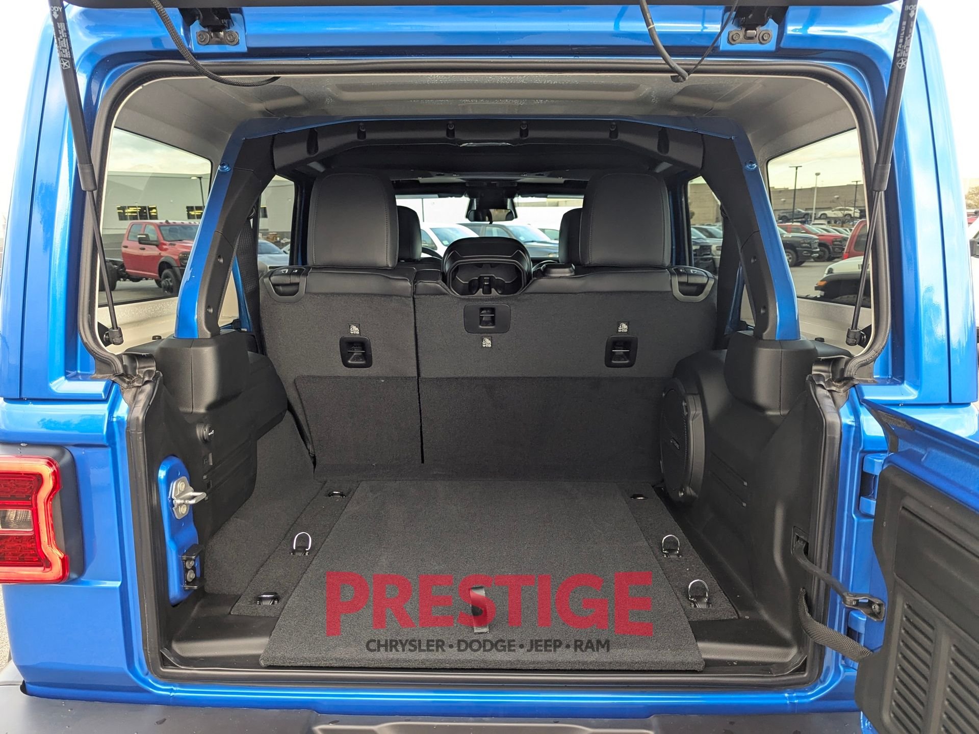 New 2026 Hydro Blue Pearl-Coat Exterior Paint Jeep Sahara image 8