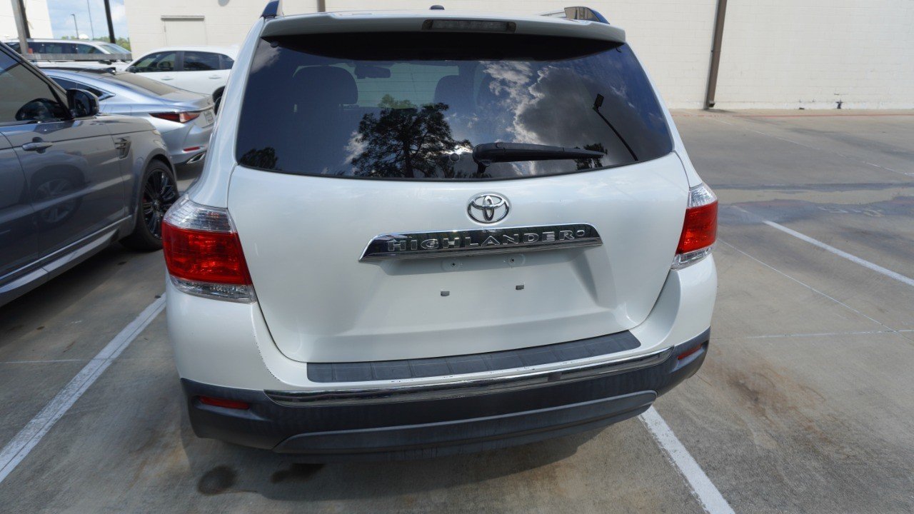 Used 2011 White Toyota Limited image 7