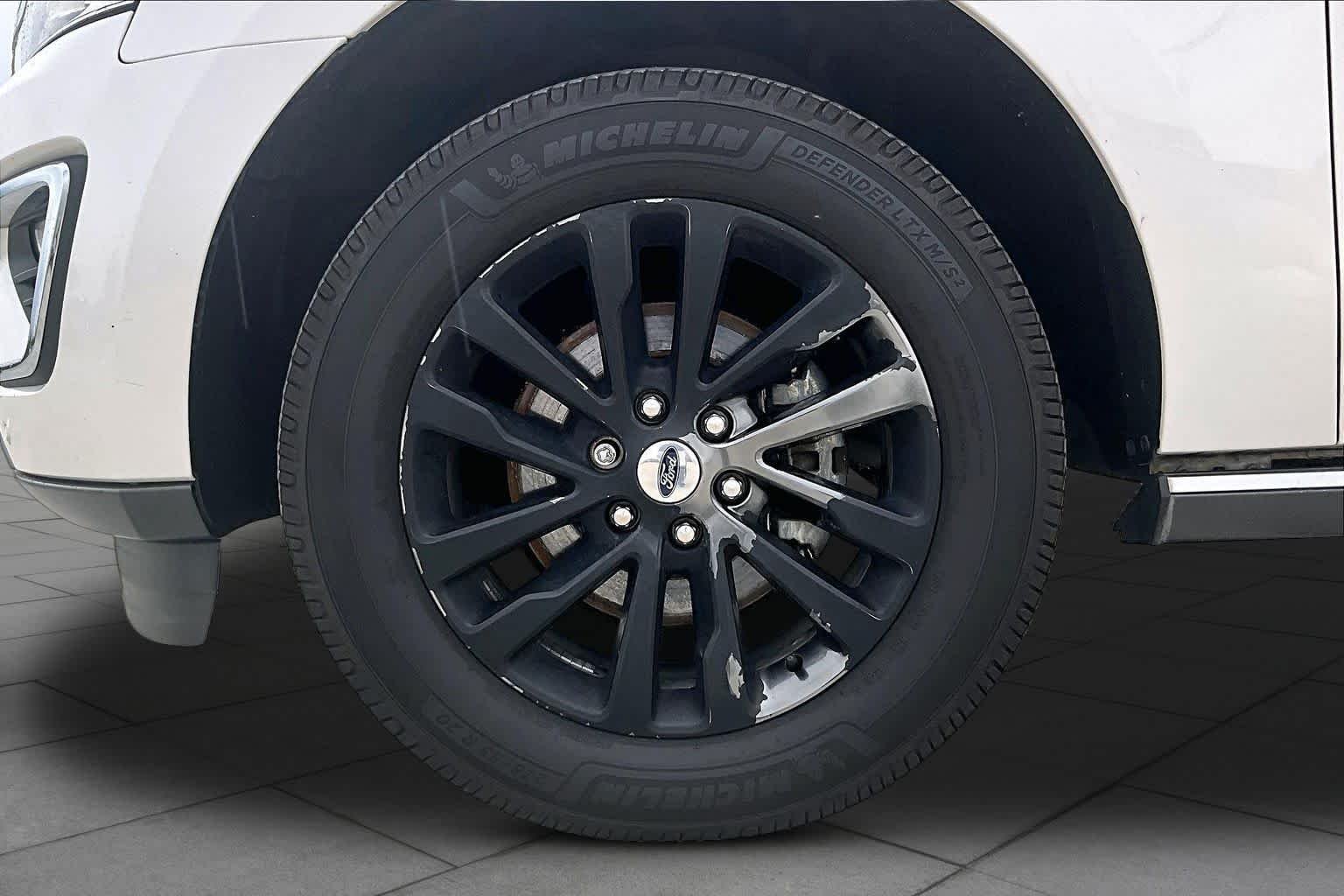 Used 2019 White Platinum Metallic Tri-Coat Ford Limited image 11