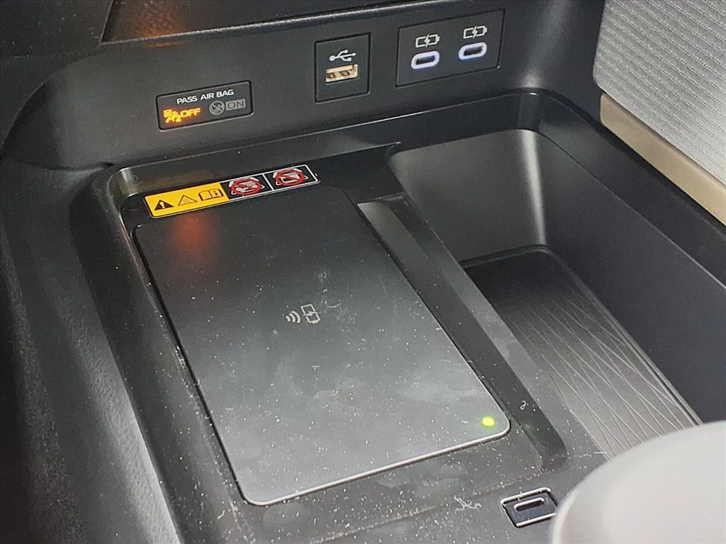 2026 Toyota Camry SE - Photo 10