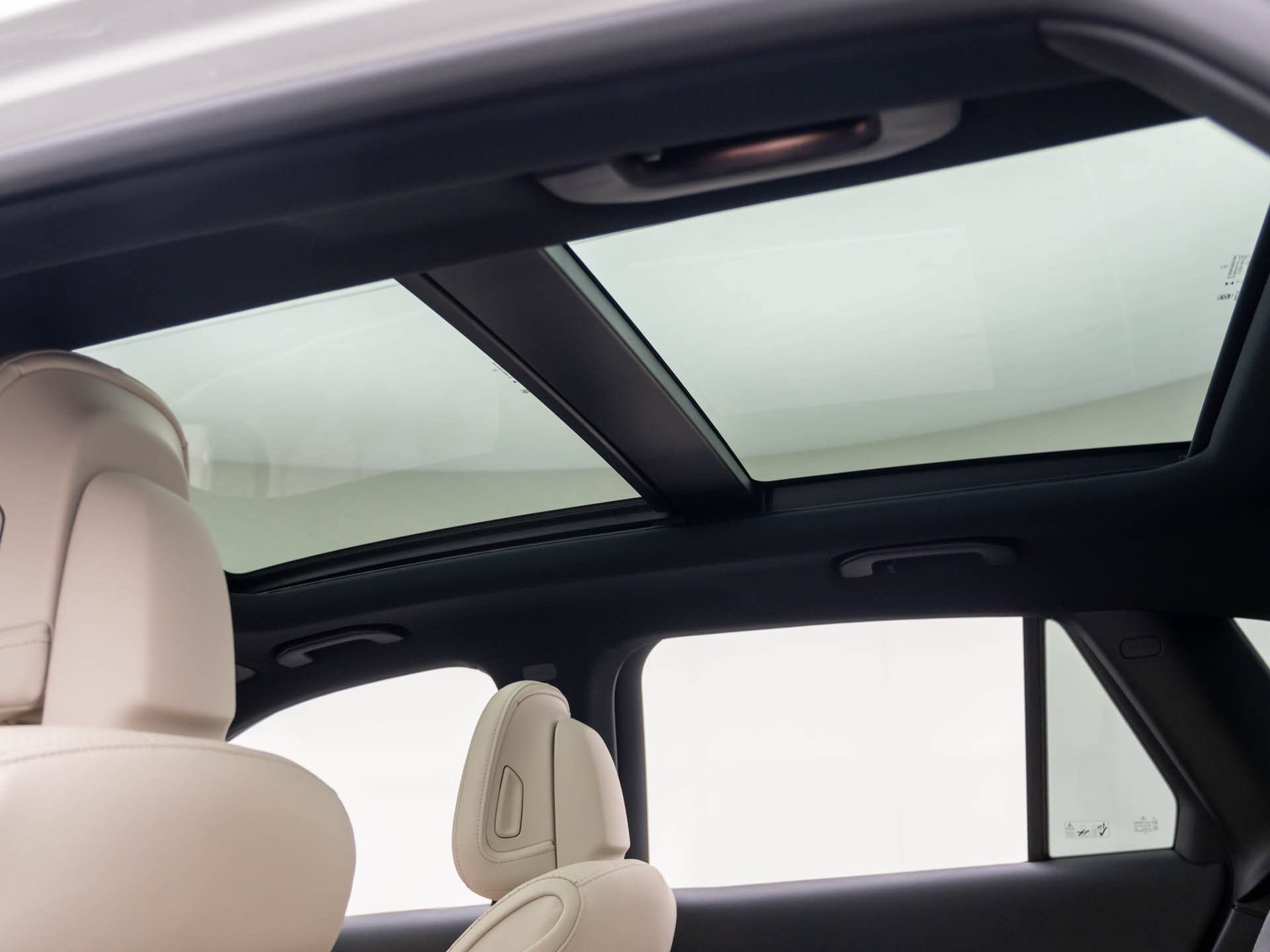 New 2027 Polar White Mercedes-Benz GLC 300 image 64