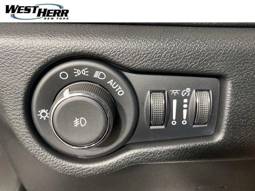 Used 2026 Bright White Clearcoat Chrysler Select image 33