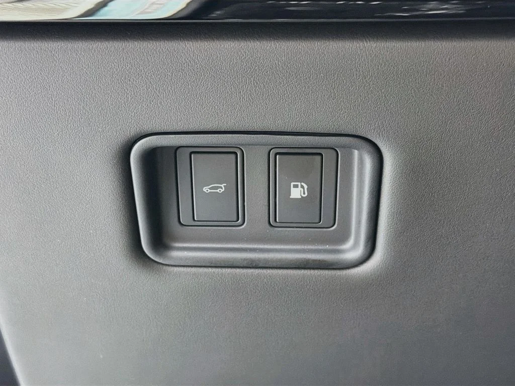 New 2026 Fuji White Land Rover Dynamic SE image 10