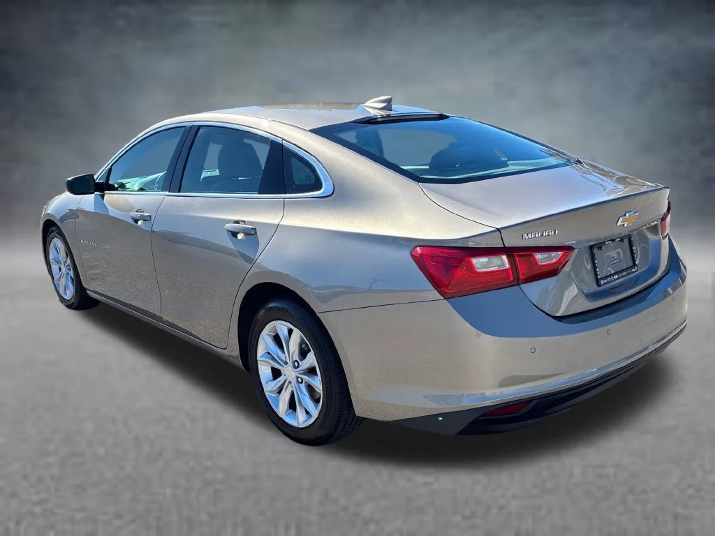 Used 2025 Mineral Gray Metallic Chevrolet 1LT image 3