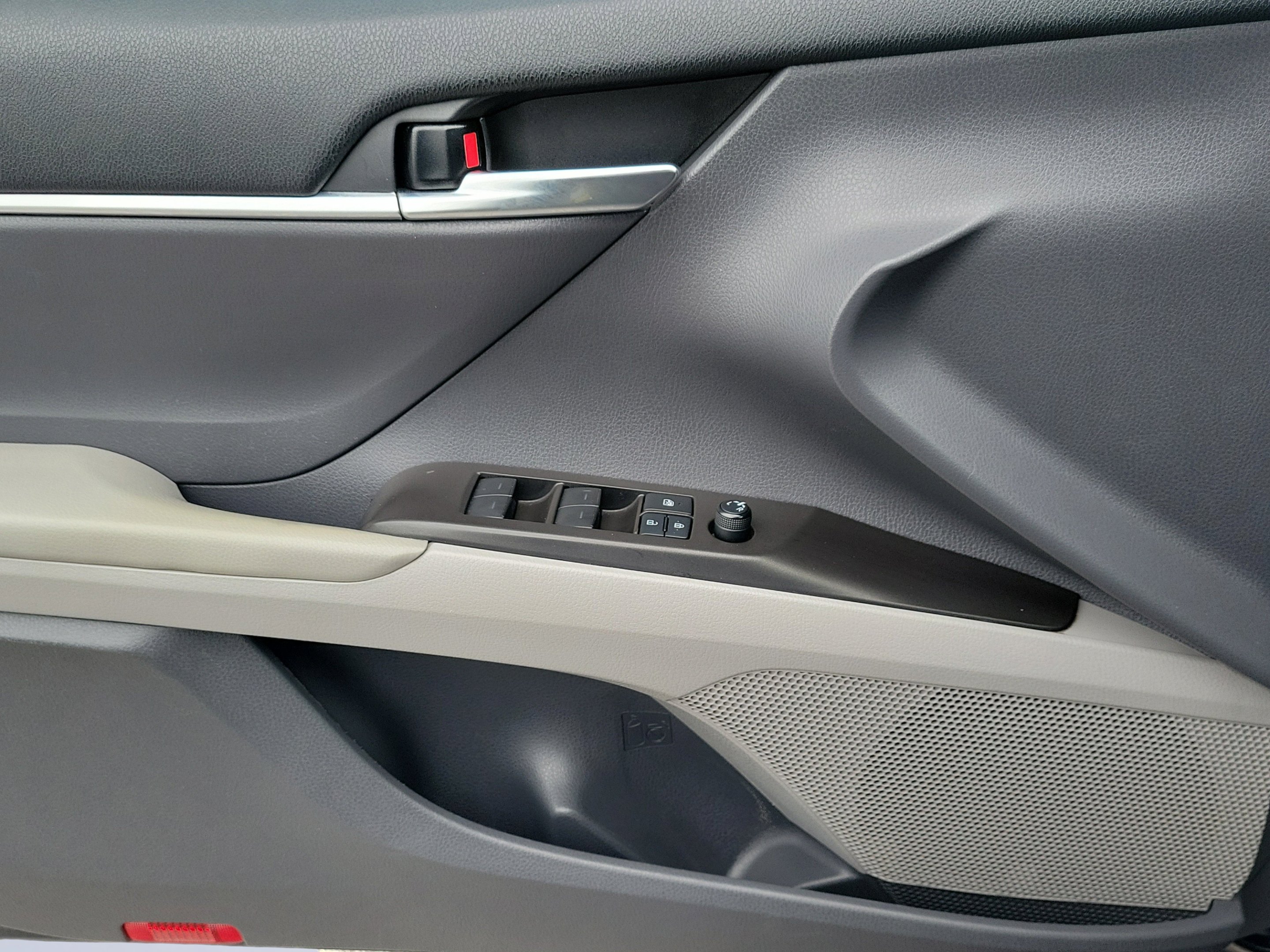 Used 2021 Aqua Toyota SE image 25