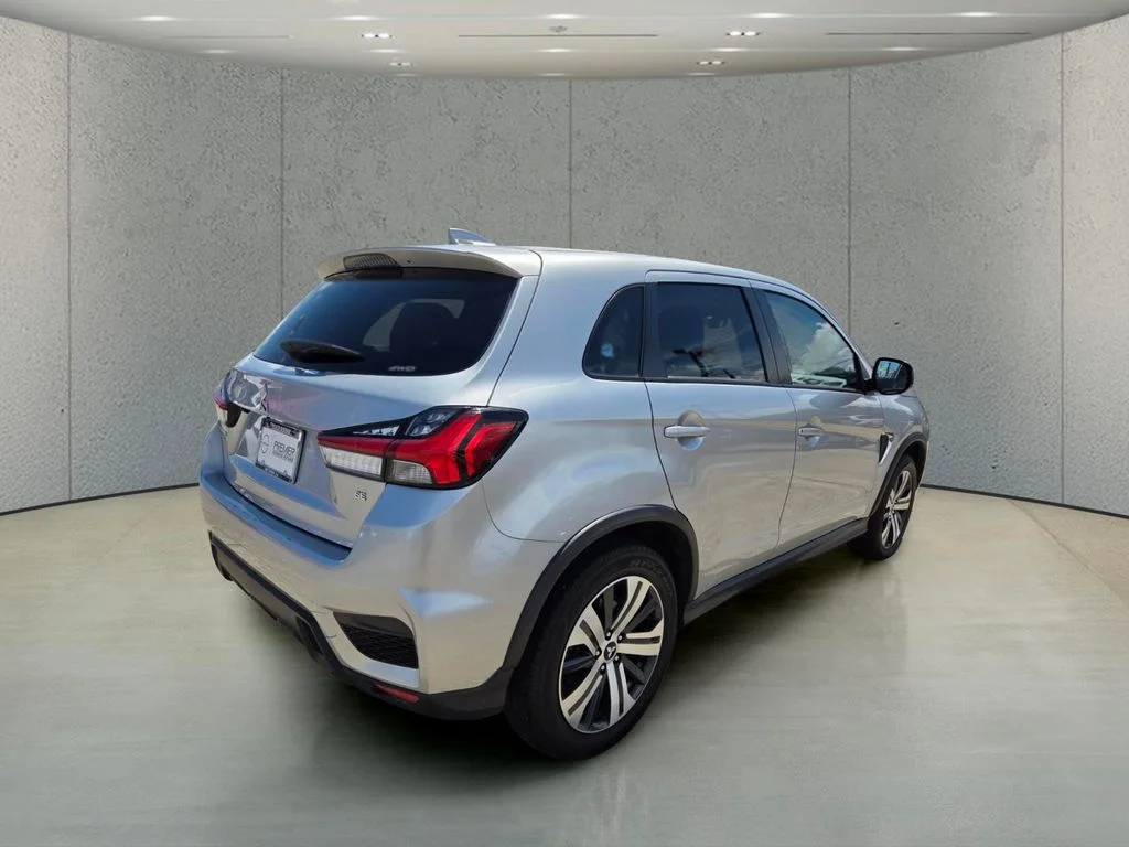 Used 2025 Silver Mitsubishi 2.0 SE image 5