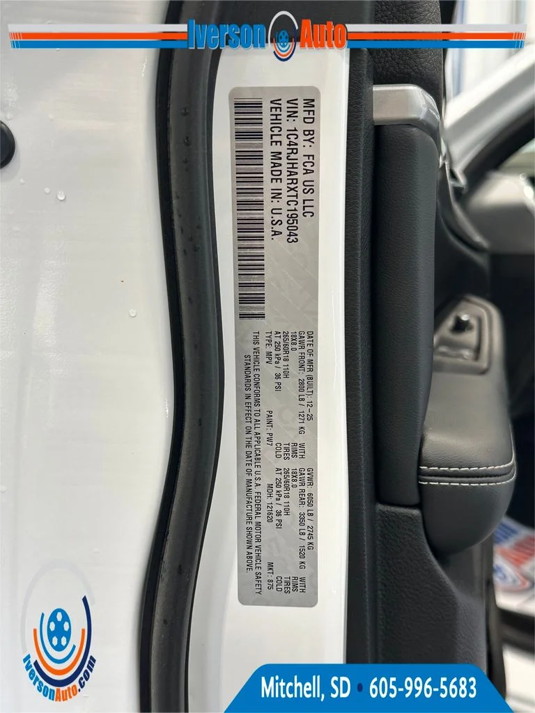 New 2026 Bright White Clear-Coat Exterior Paint Jeep Altitude image 13
