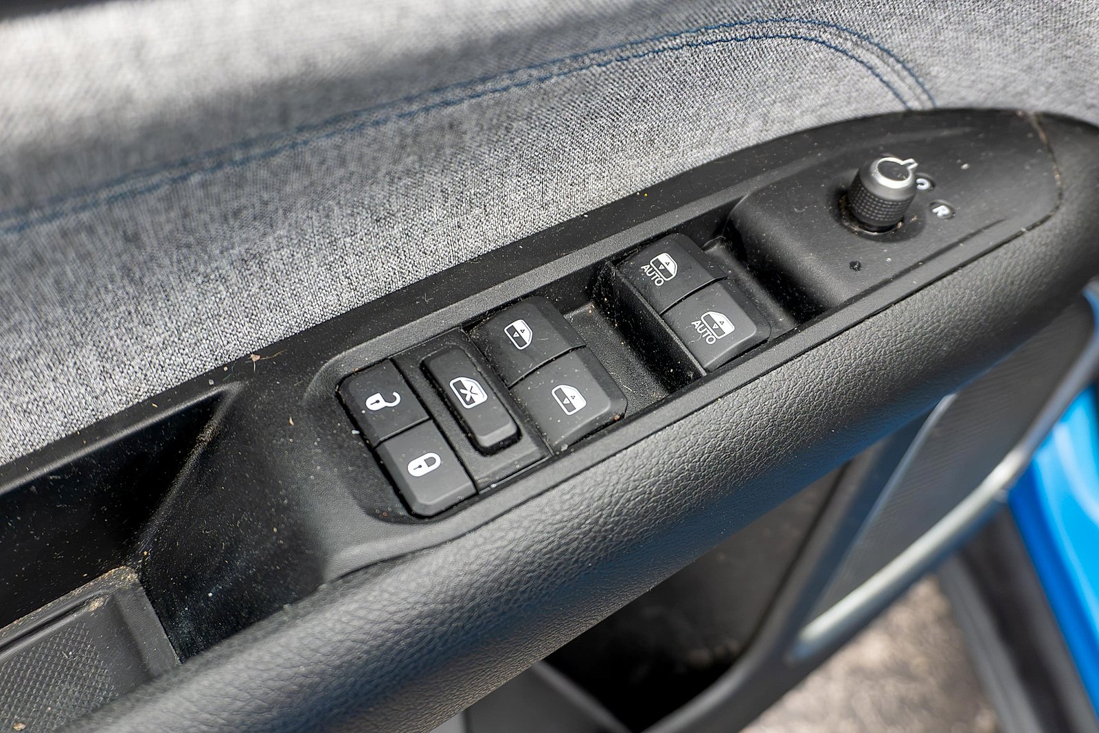 Used 2022 Laser Blue Pearlcoat Jeep Latitude 4x4 image 17
