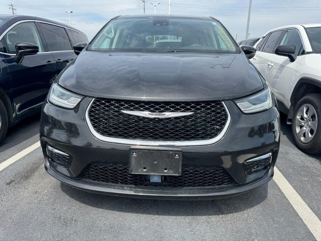 Used 2023 Black Chrysler Touring L image 2