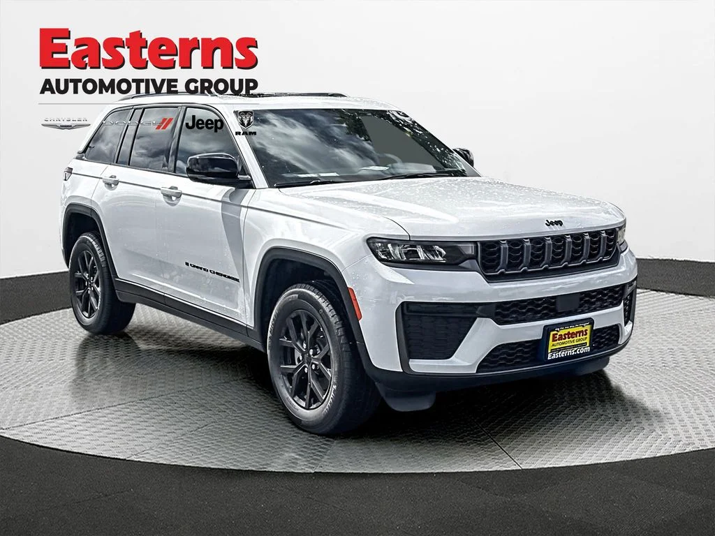 New 2026 Bright White Clear-Coat Exterior Paint Jeep Altitude image 4