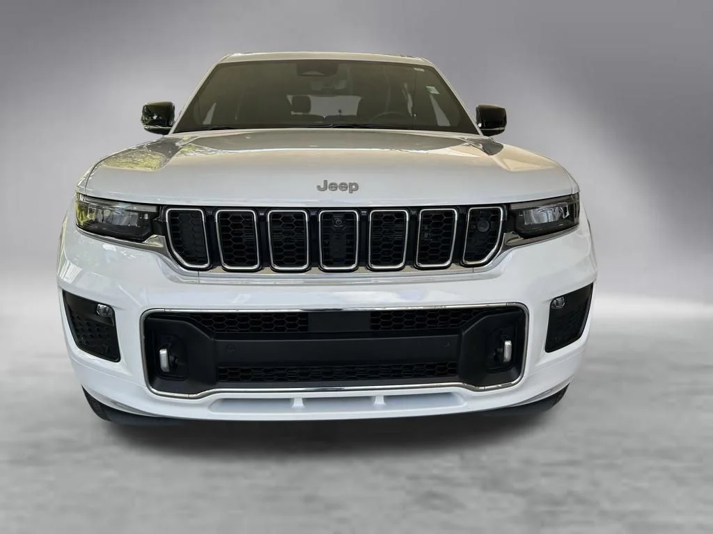Used 2025 White Jeep Overland image 15