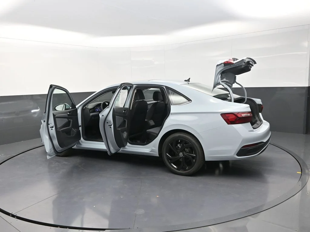 2026 Volkswagen Jetta SE - Photo 32