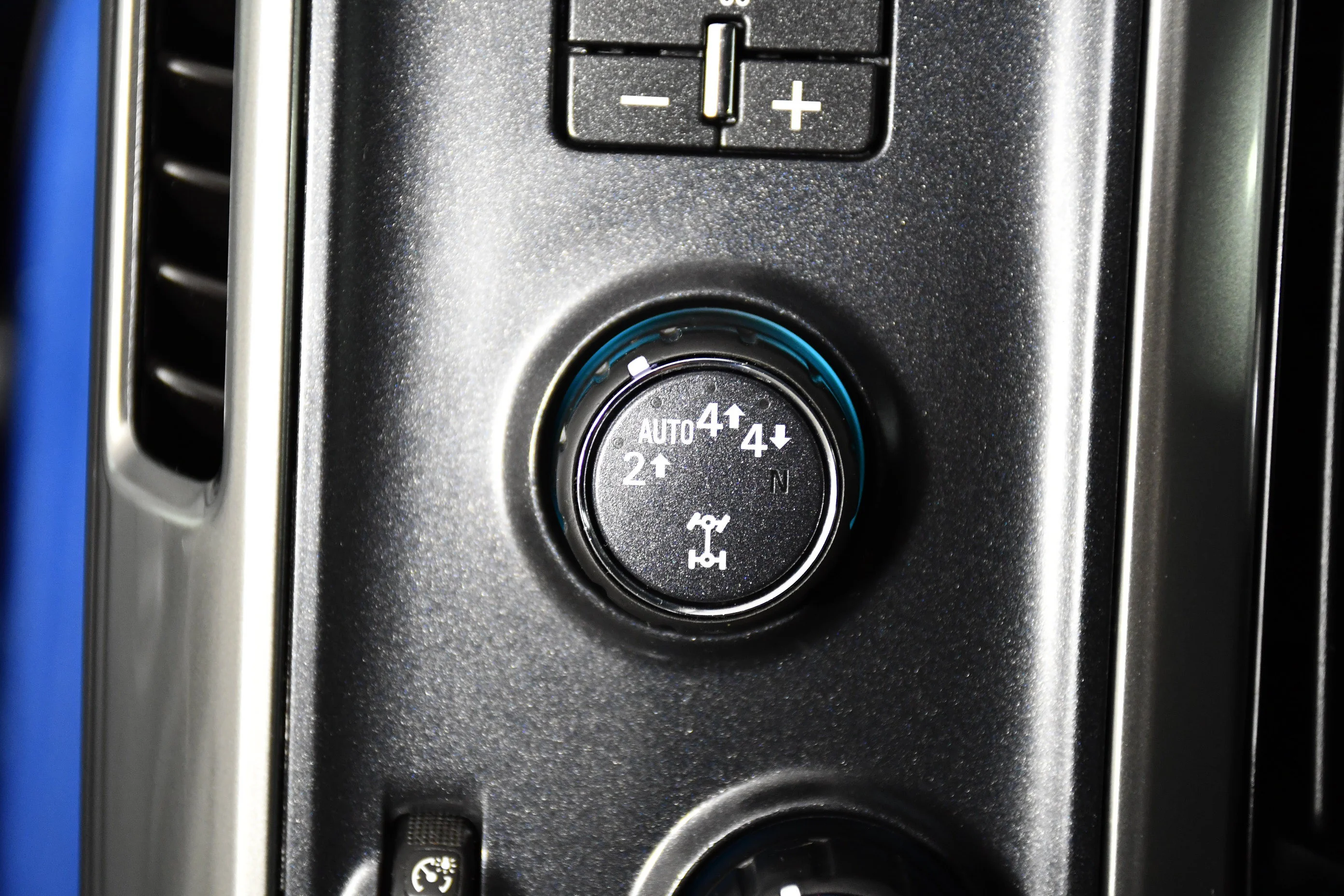 Used 2018 Deep Ocean Blue Metallic Chevrolet LT image 39
