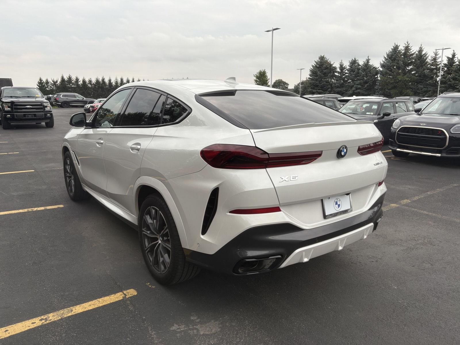 Used 2022 Mineral White Metallic BMW xDrive40i image 7