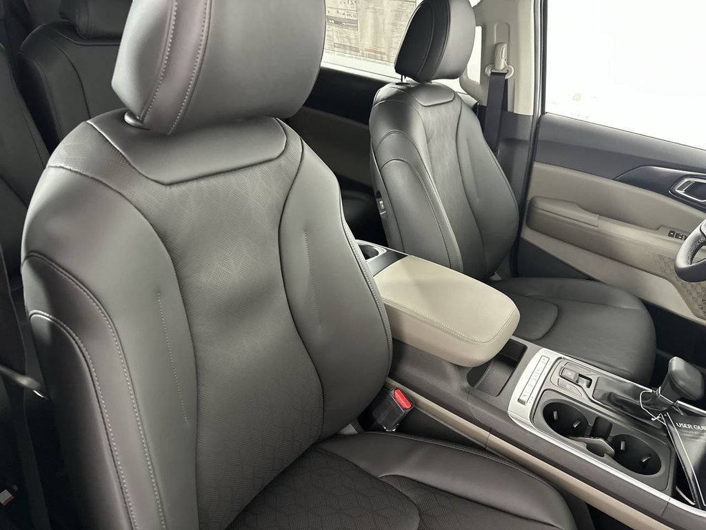 New 2027 Ceramic Silver Kia LXS image 16