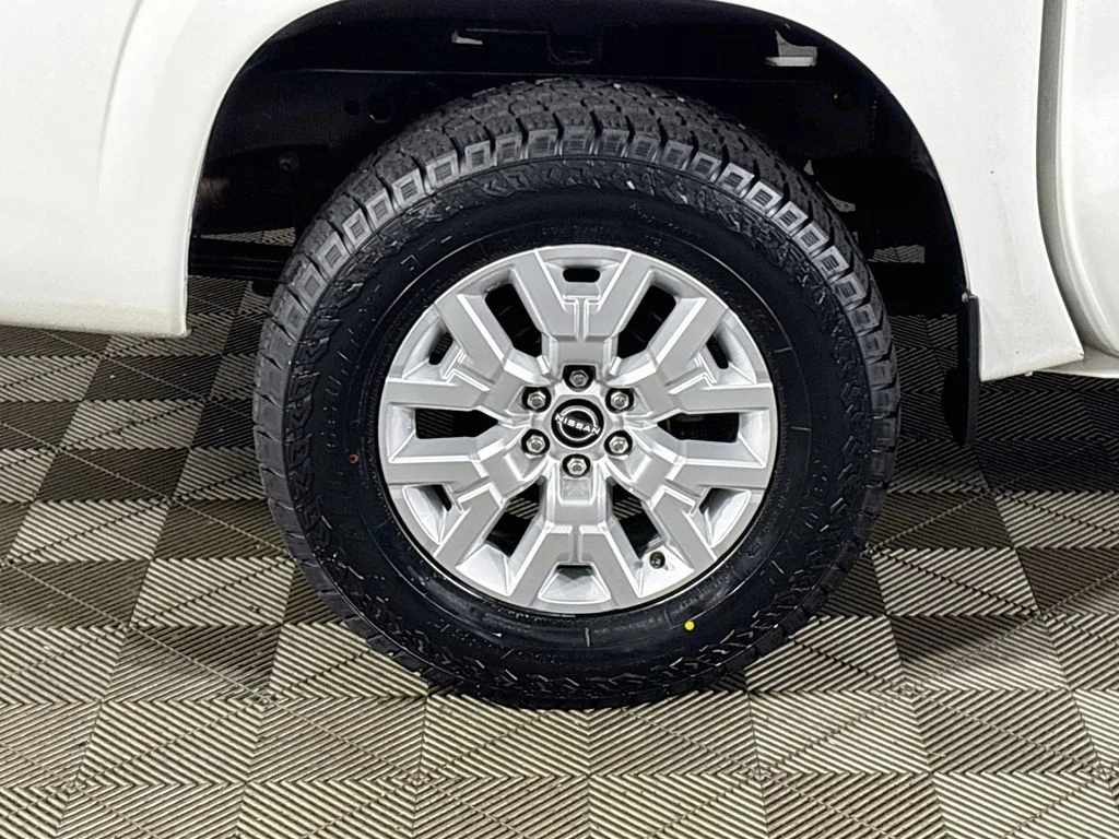 Used 2022 White Nissan SV image 22