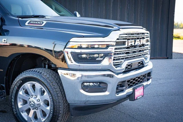 2026 RAM 3500 Laramie - Photo 4