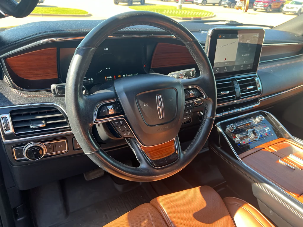 Used 2019 Infinite Black Metallic Lincoln Reserve image 12