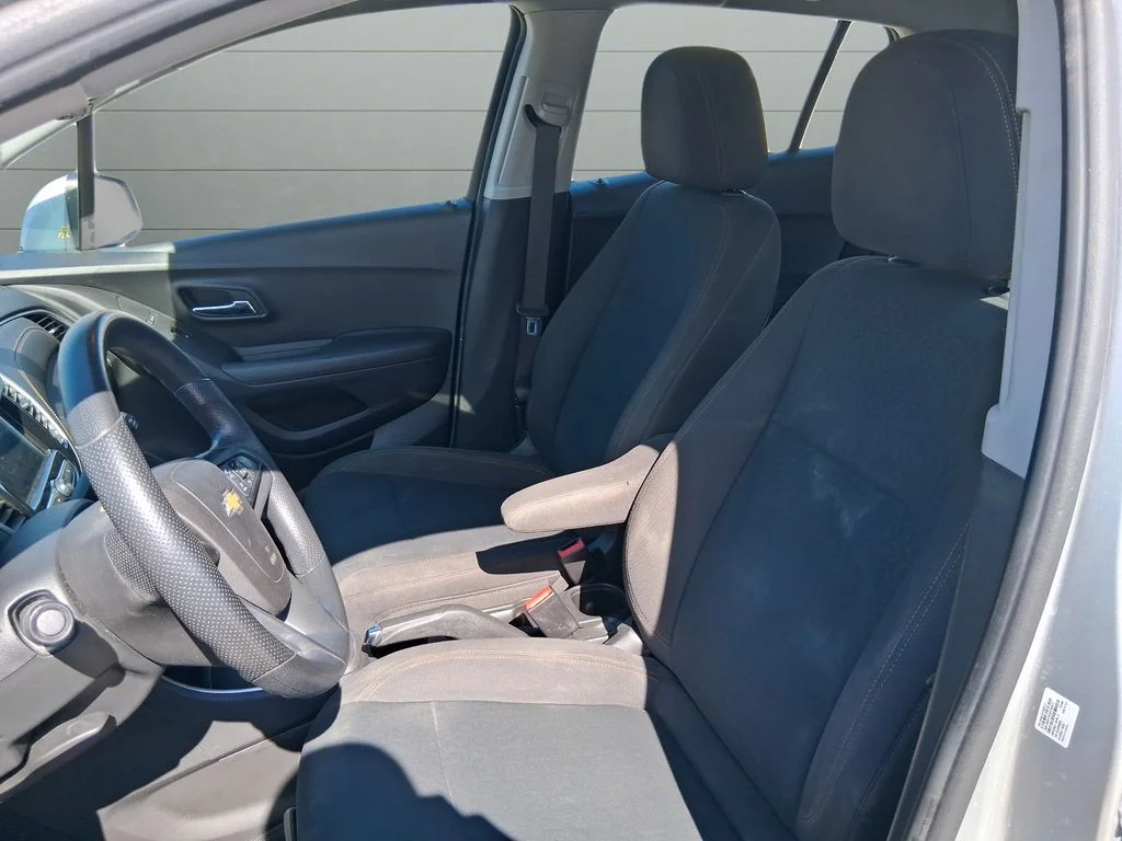 Used 2018 Silver Chevrolet LS image 10