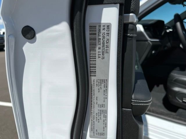 New 2026 Bright White Clear-Coat Exterior Paint Jeep Limited Reserve image 17
