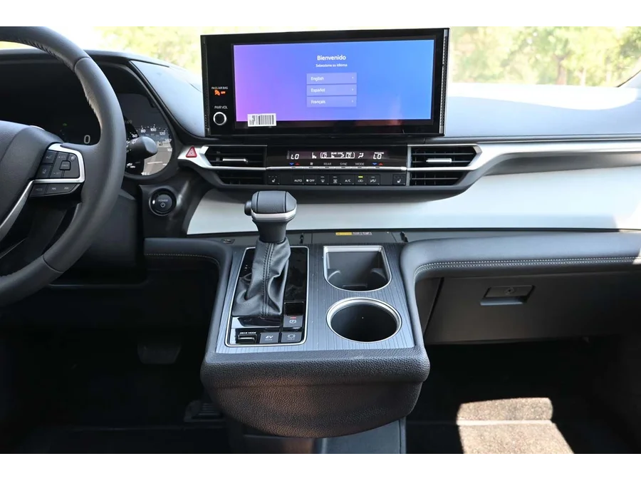 2025 Toyota Sienna XLE - Photo 23