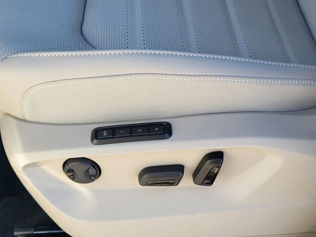New 2026 Opal White Pearl Volkswagen 2.0T SEL image 6