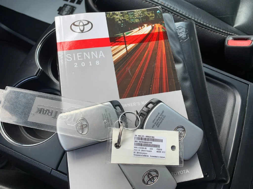 Used 2018 Gray Toyota SE Premium image 9